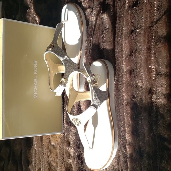 Michael Kors Judy Thong Sandal Vanilla 8M nwt - Picture 4 of 9